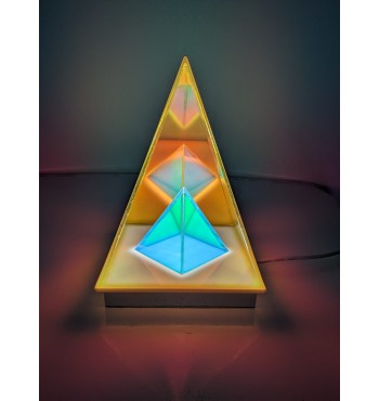 Pyramide lumineuse 3D | Espace Inclusif