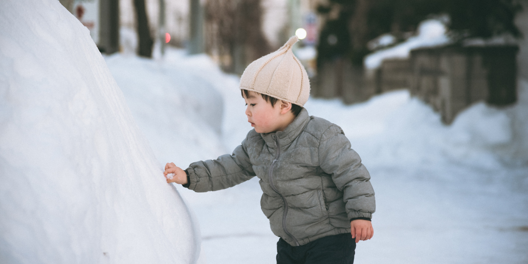 Le toucher : Un sens essentiel pour le développement des enfants - Image de mise en avant