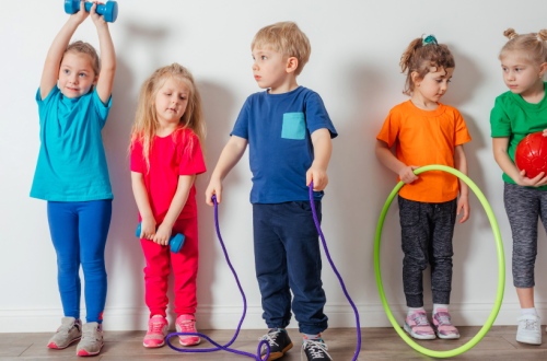 7 activités en groupe pour favoriser la coopération et la coordination des enfants - Image de mise en avant