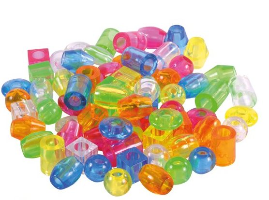 DIY bouteilles sensorielles : Une activité créative à faire en famille - Perles à lacer