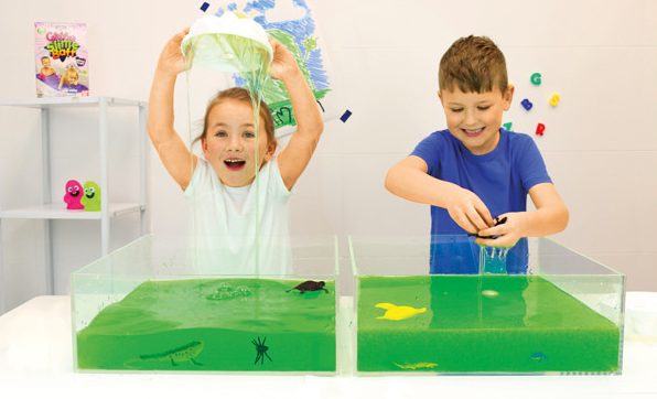 DIY bouteilles sensorielles : Une activité créative à faire en famille - Slime sensoriel écologique