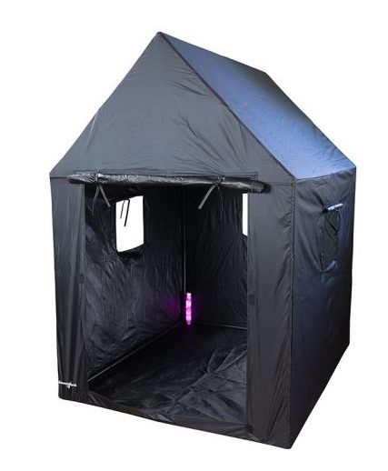 Cabanes et tentes pour enfants : idées, conseils et bienfaits pour le jeu - Cabane sensorielle noire