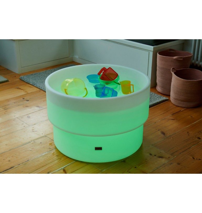 Jeux sensoriels sur table lumineuse : 10 activités faciles à mettre en place pour les enfants - Table lumineuse sable et eau