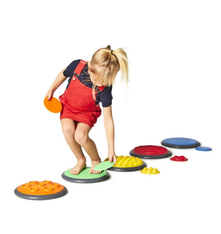 Stimulation des sens chez l'enfant : pourquoi intégrer des parcours d'équilibre ? - 10 disques tactiles
