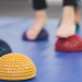 Stimulation des sens chez l'enfant : pourquoi intégrer des parcours d'équilibre ? - Image de mise en avant