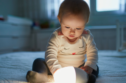 Comment choisir une lampe sensorielle pour son enfant ? - Image de mise en avant